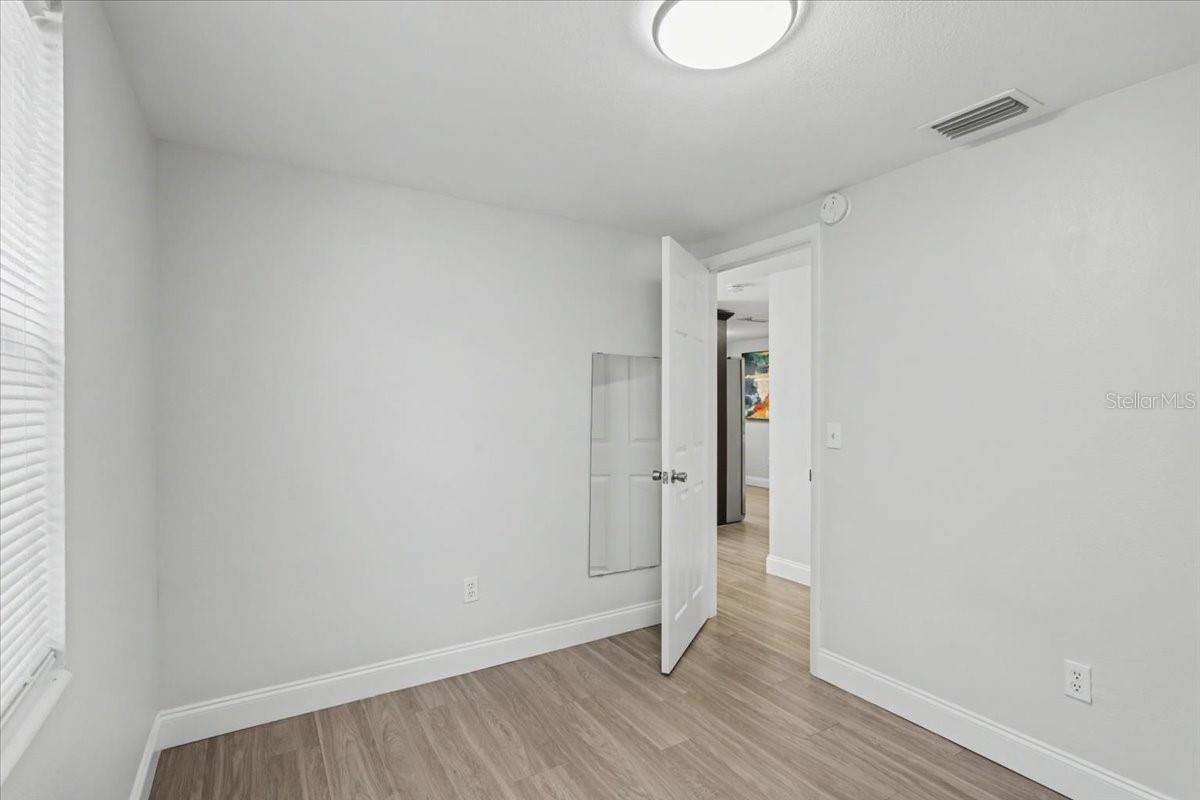 Image 33 of 47 For 7513 Morton Street