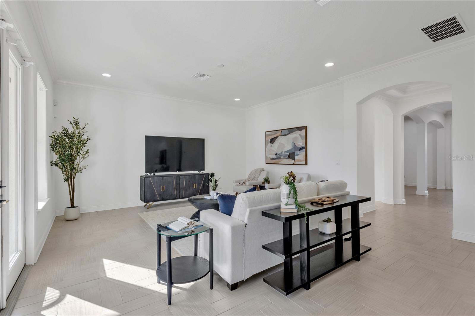 Image 14 of 48 For 3824 Santiago Street