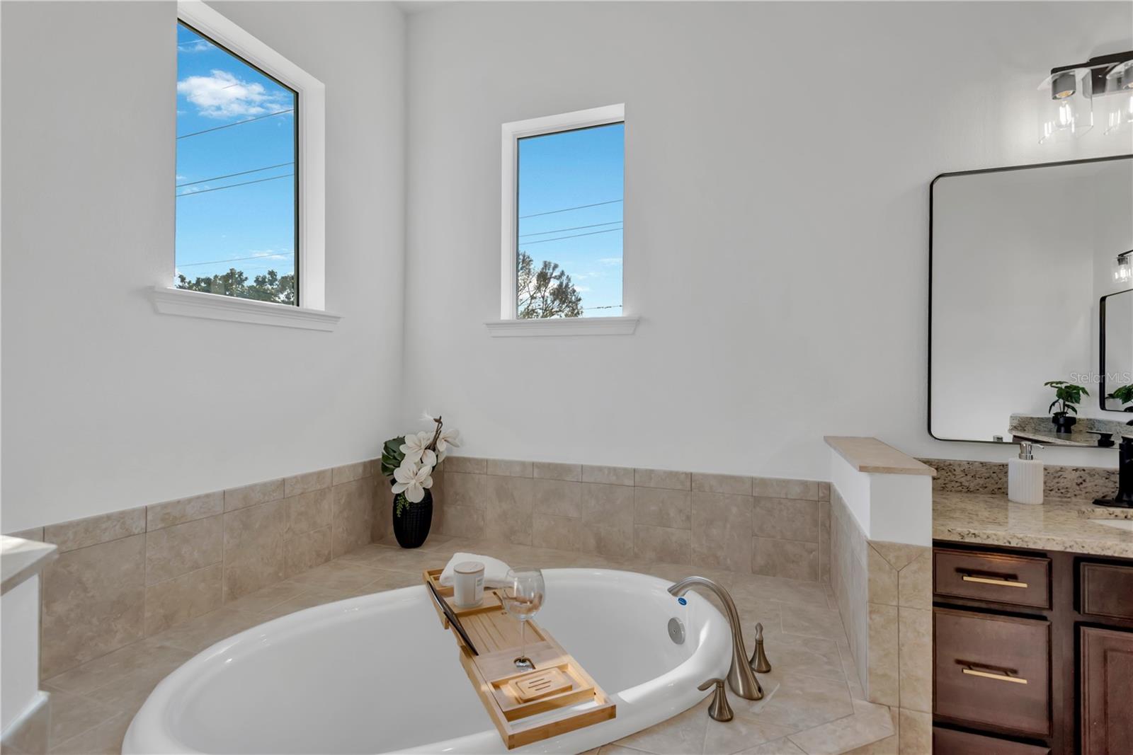 Image 29 of 48 For 3824 Santiago Street