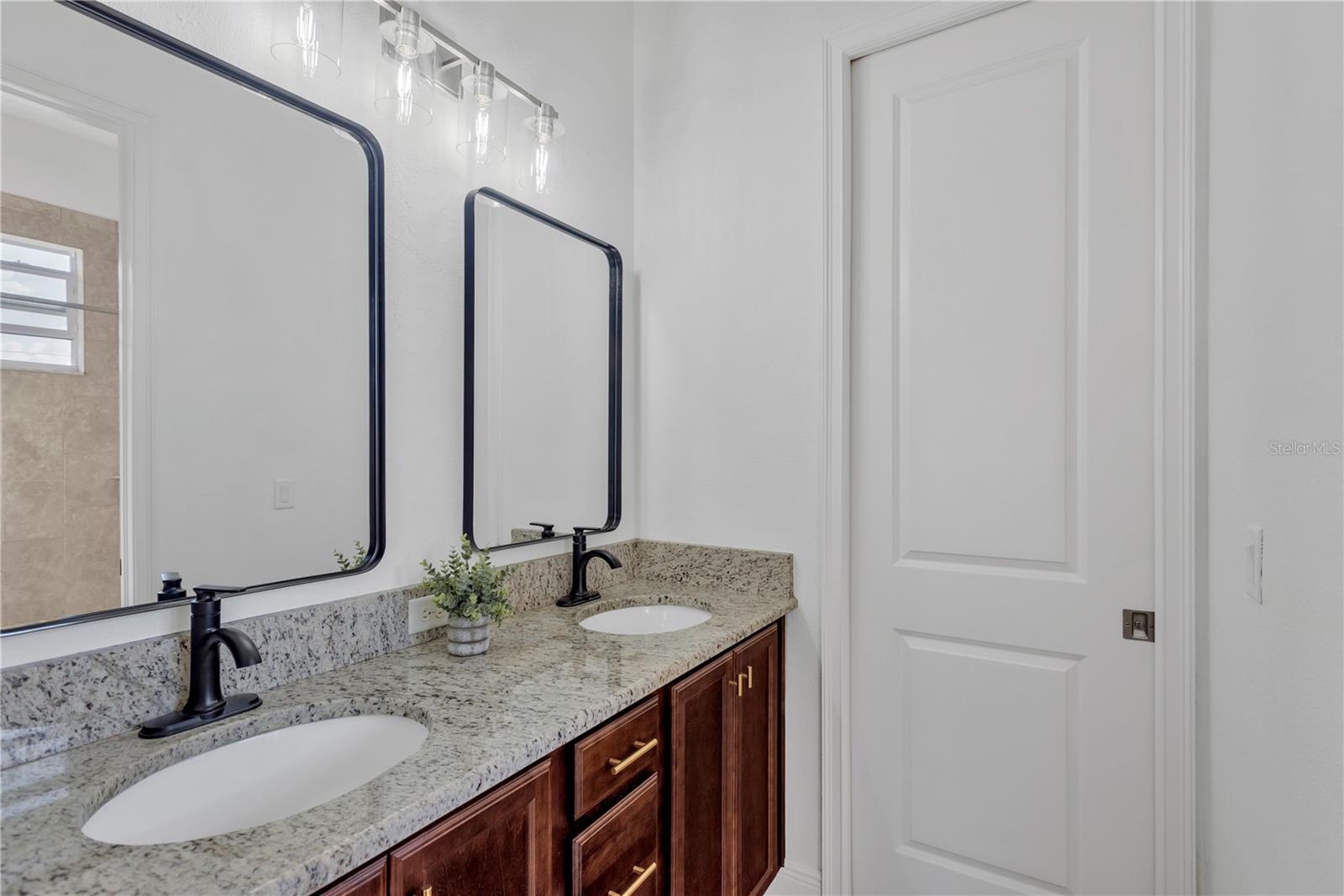 Image 33 of 48 For 3824 Santiago Street