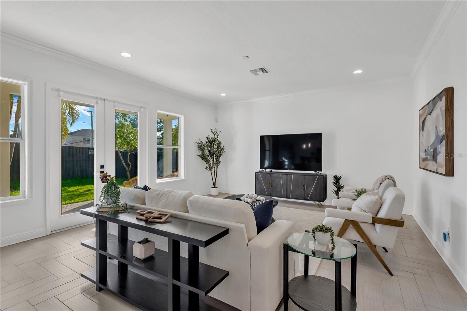 Image 5 of 48 For 3824 Santiago Street