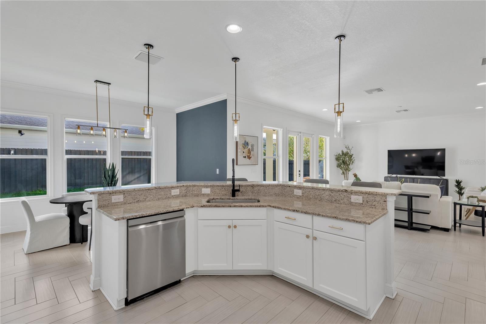 Image 8 of 48 For 3824 Santiago Street