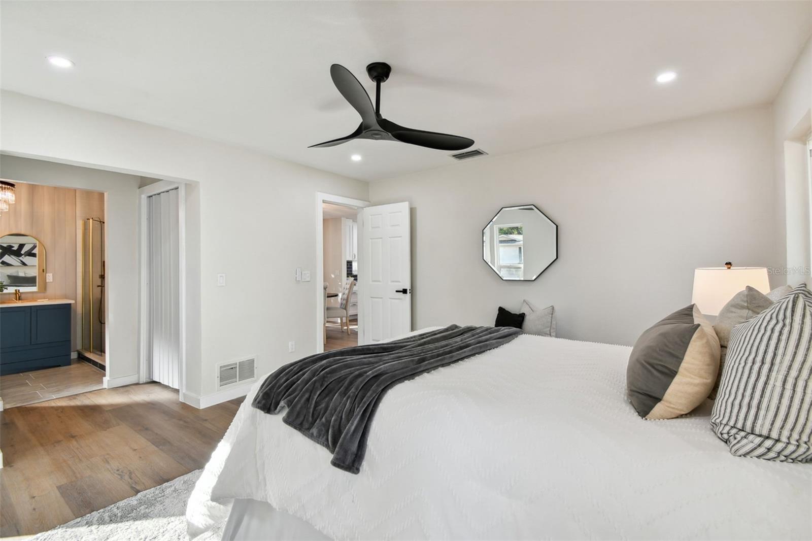 Image 25 of 100 For 570 Casler Avenue