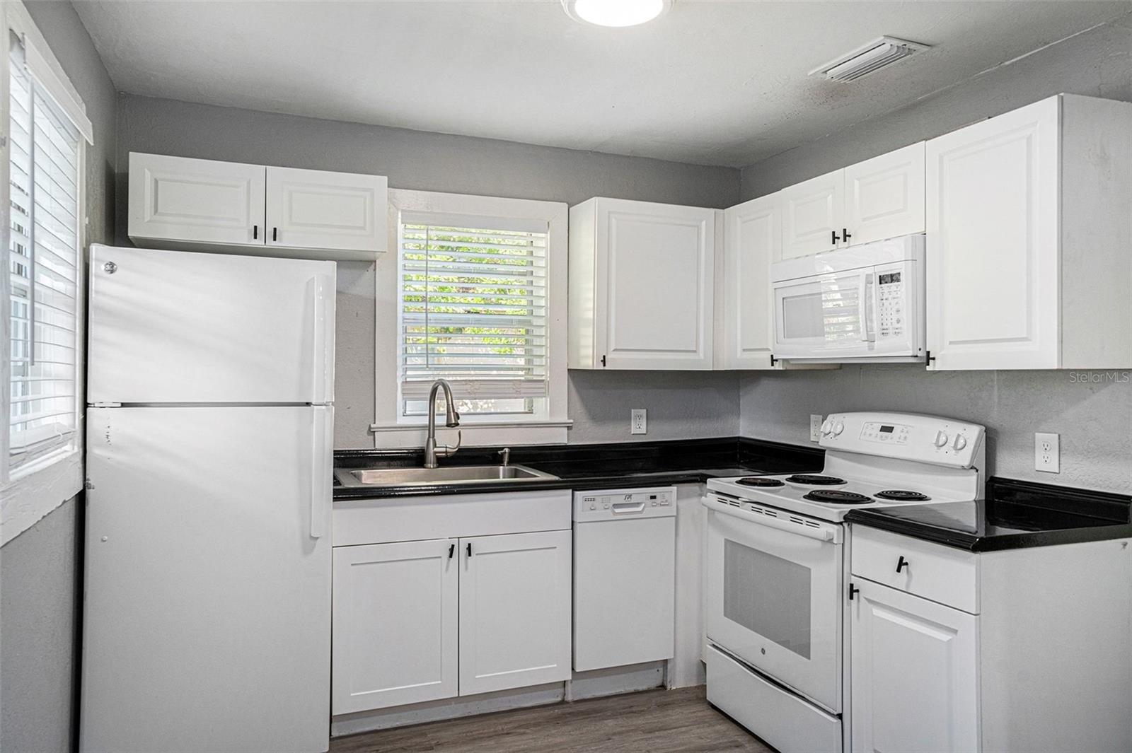 Listing photo id 9 for 1603 33rd Avenue