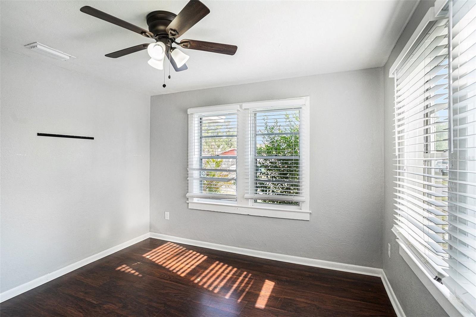 Listing photo id 10 for 1603 33rd Avenue