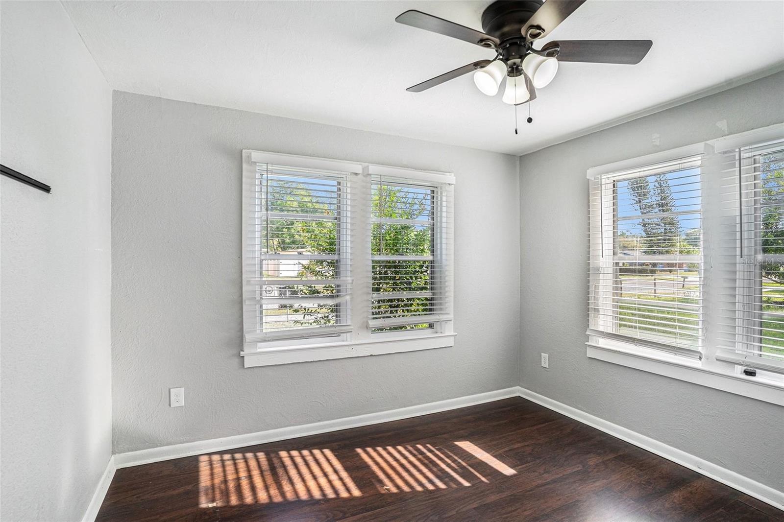 Listing photo id 13 for 1603 33rd Avenue