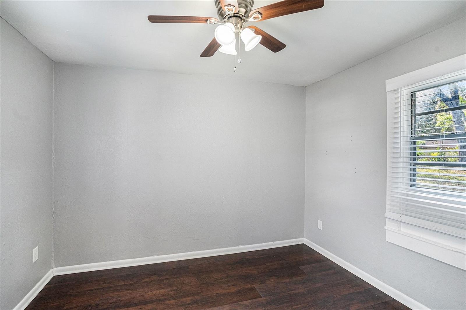 Listing photo id 14 for 1603 33rd Avenue