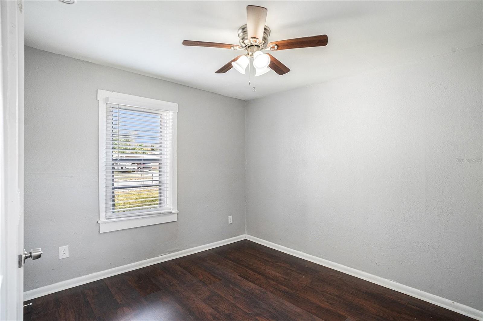 Listing photo id 16 for 1603 33rd Avenue