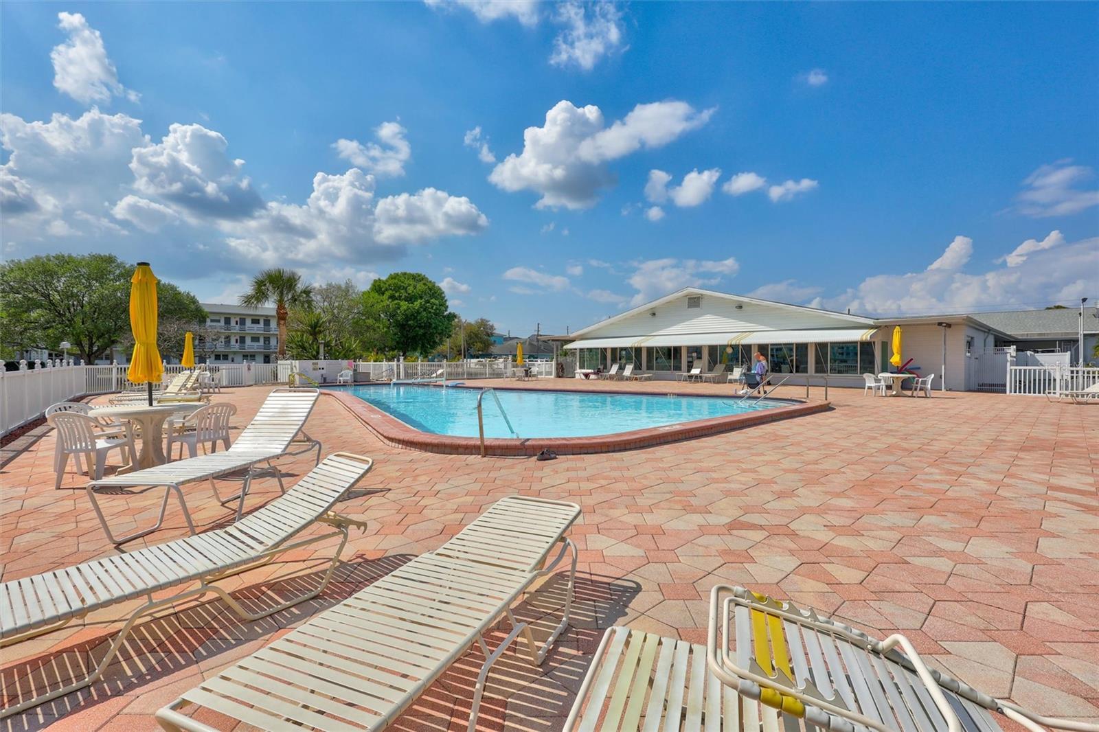 Image 16 of 25 For 5940 21st Street N 11