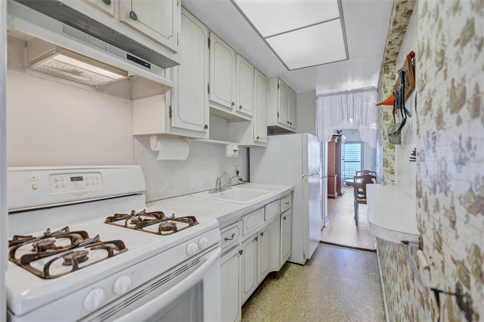 Image 6 of 25 For 5940 21st Street N 11