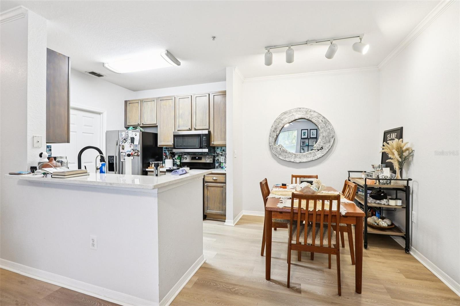 Image 18 of 37 For 10125 Courtney Palms Boulevard 201