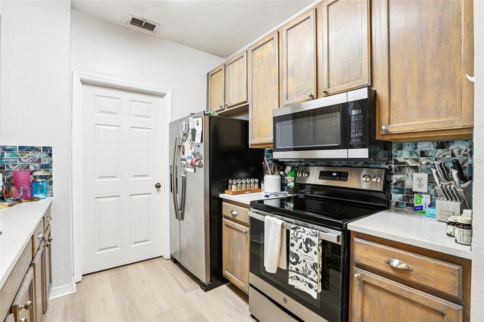 Image 21 of 37 For 10125 Courtney Palms Boulevard 201