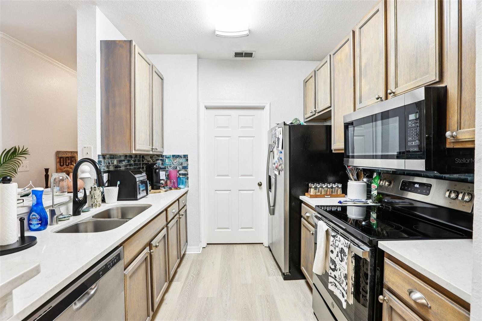 Image 23 of 37 For 10125 Courtney Palms Boulevard 201