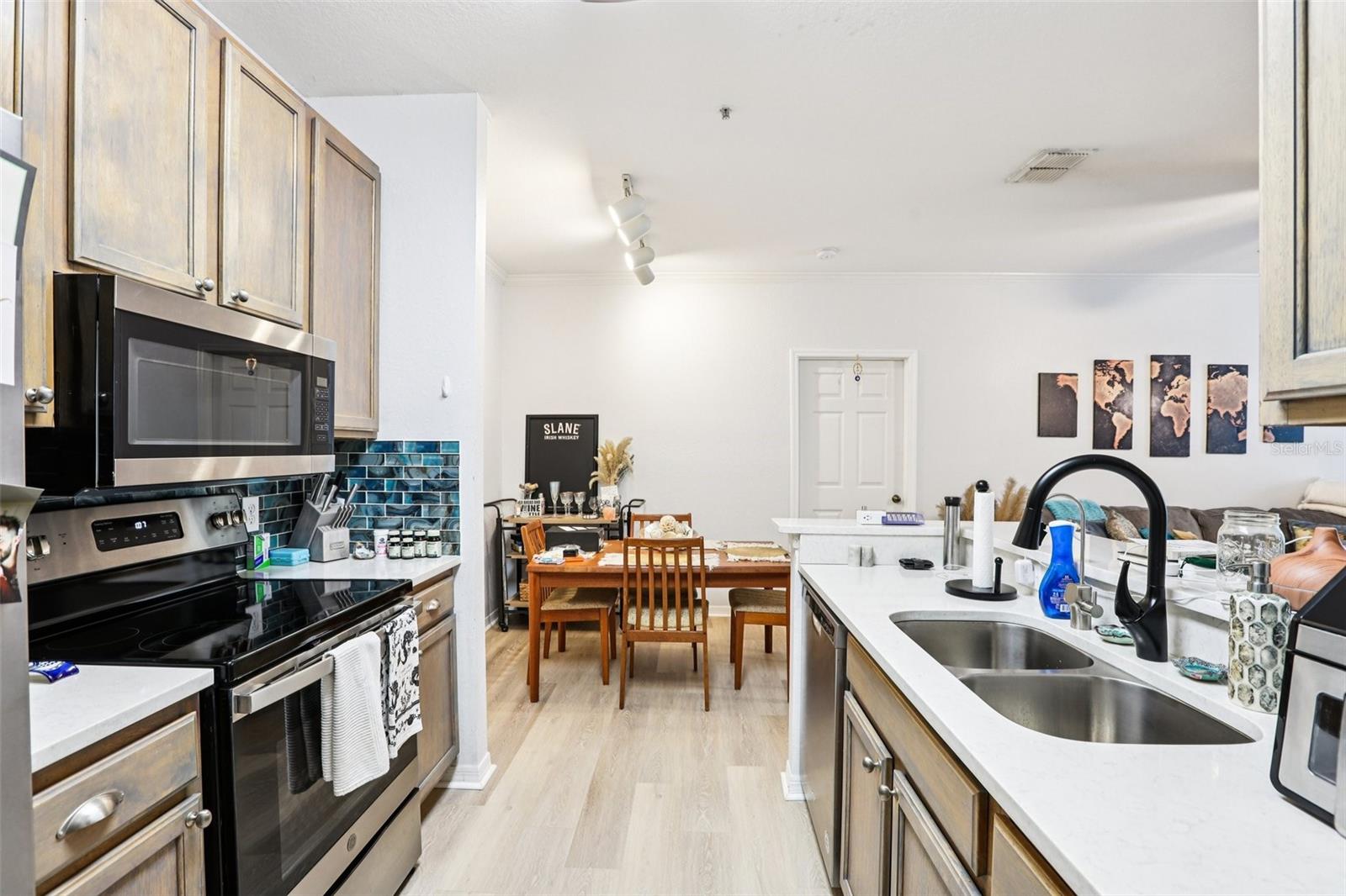 Image 24 of 37 For 10125 Courtney Palms Boulevard 201