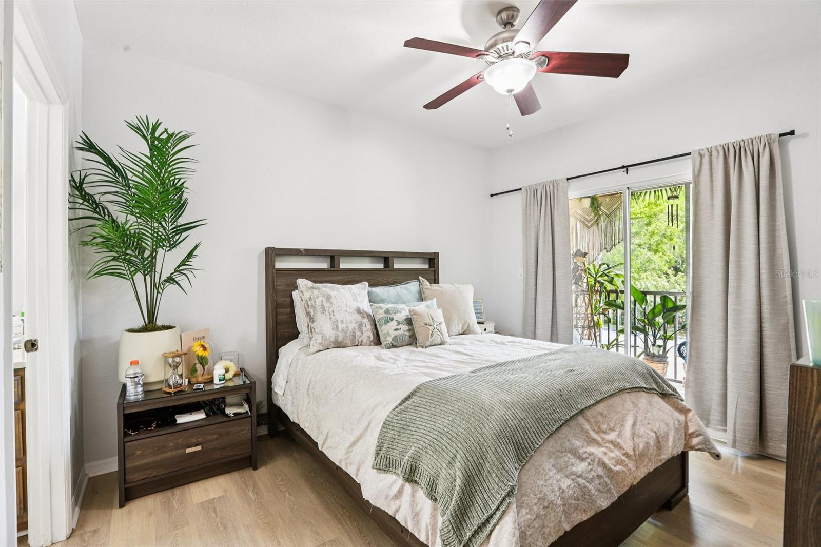 Image 25 of 37 For 10125 Courtney Palms Boulevard 201