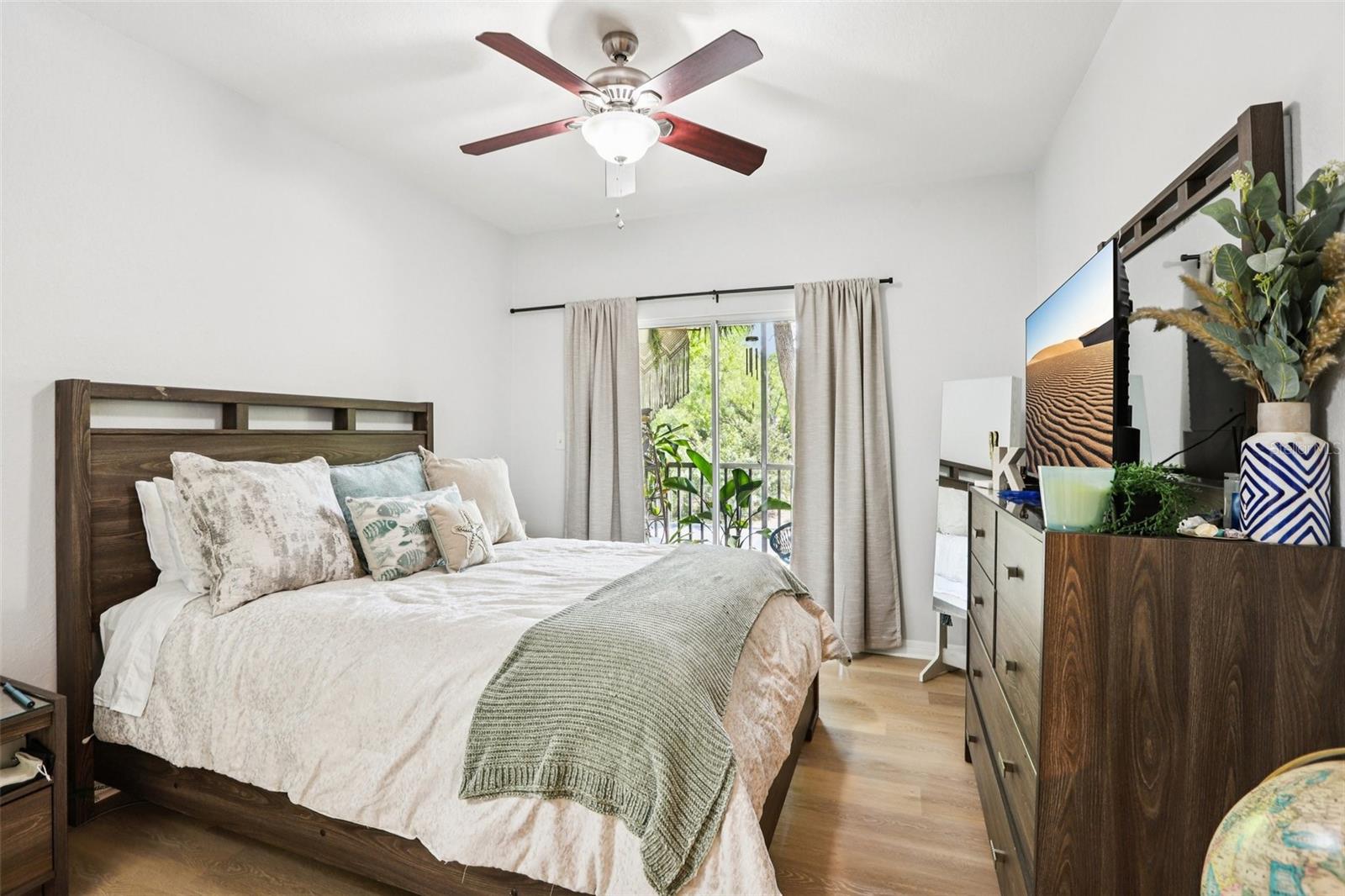 Image 26 of 37 For 10125 Courtney Palms Boulevard 201