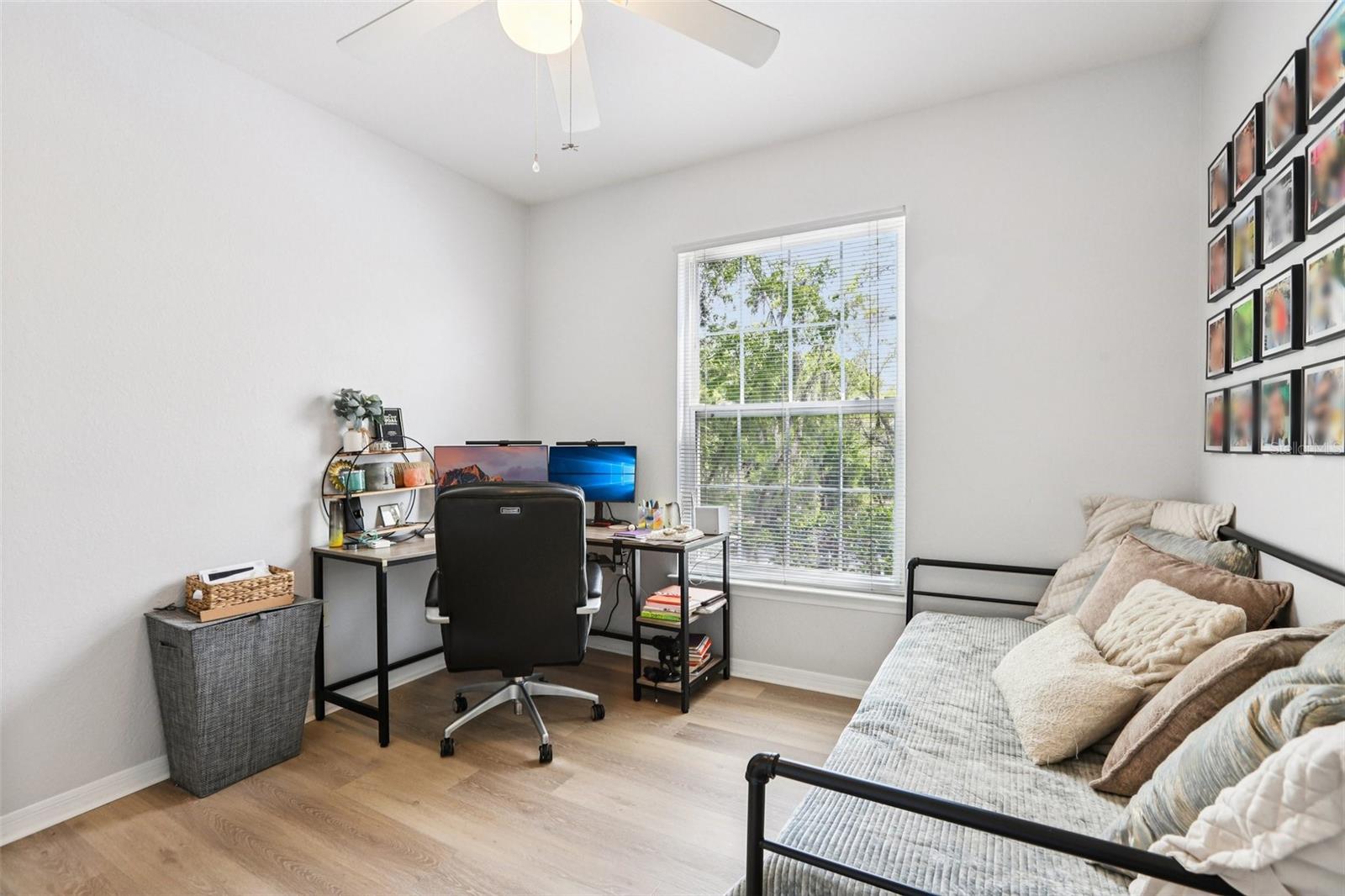 Image 32 of 37 For 10125 Courtney Palms Boulevard 201