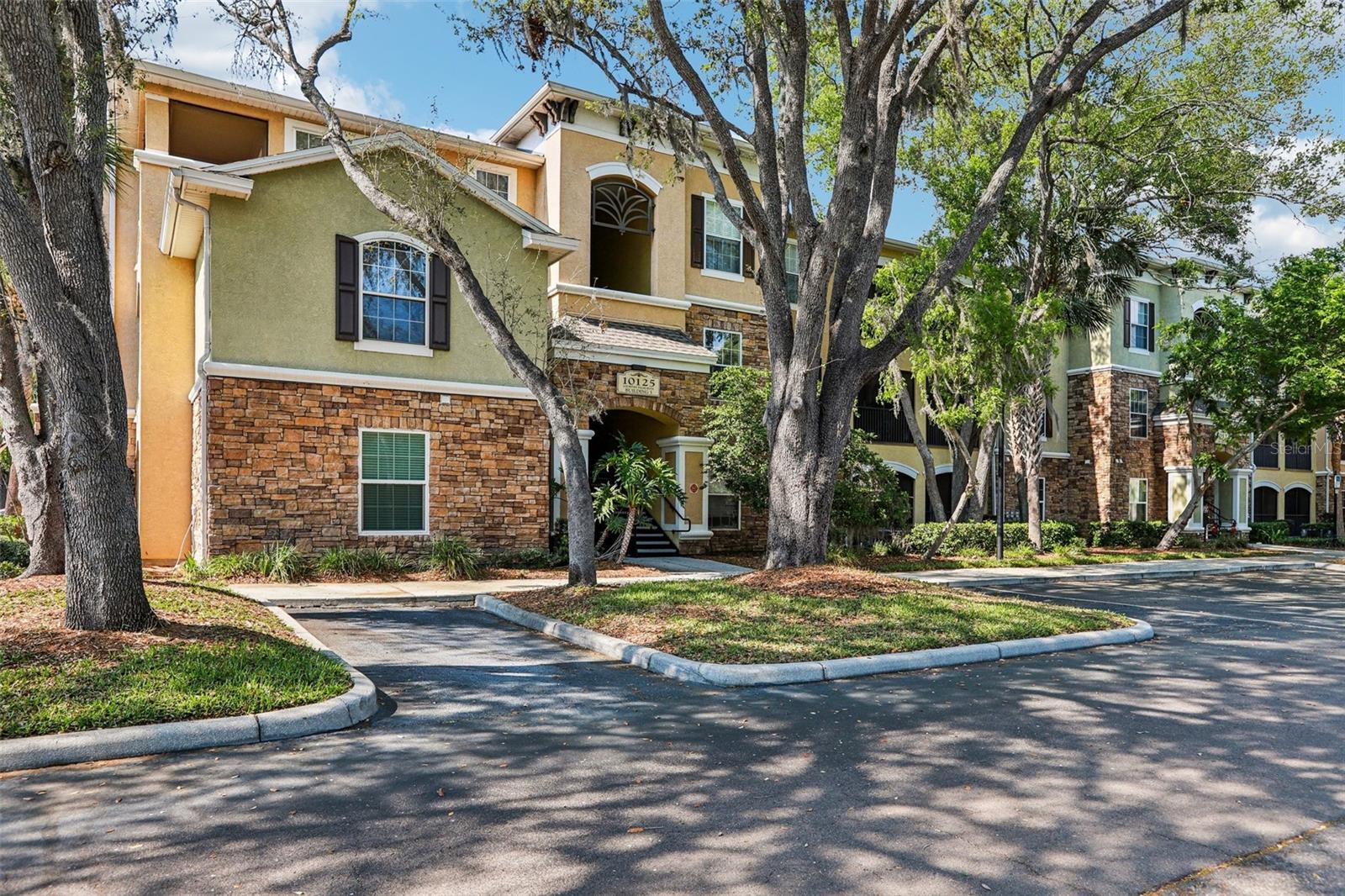 Image 8 of 37 For 10125 Courtney Palms Boulevard 201