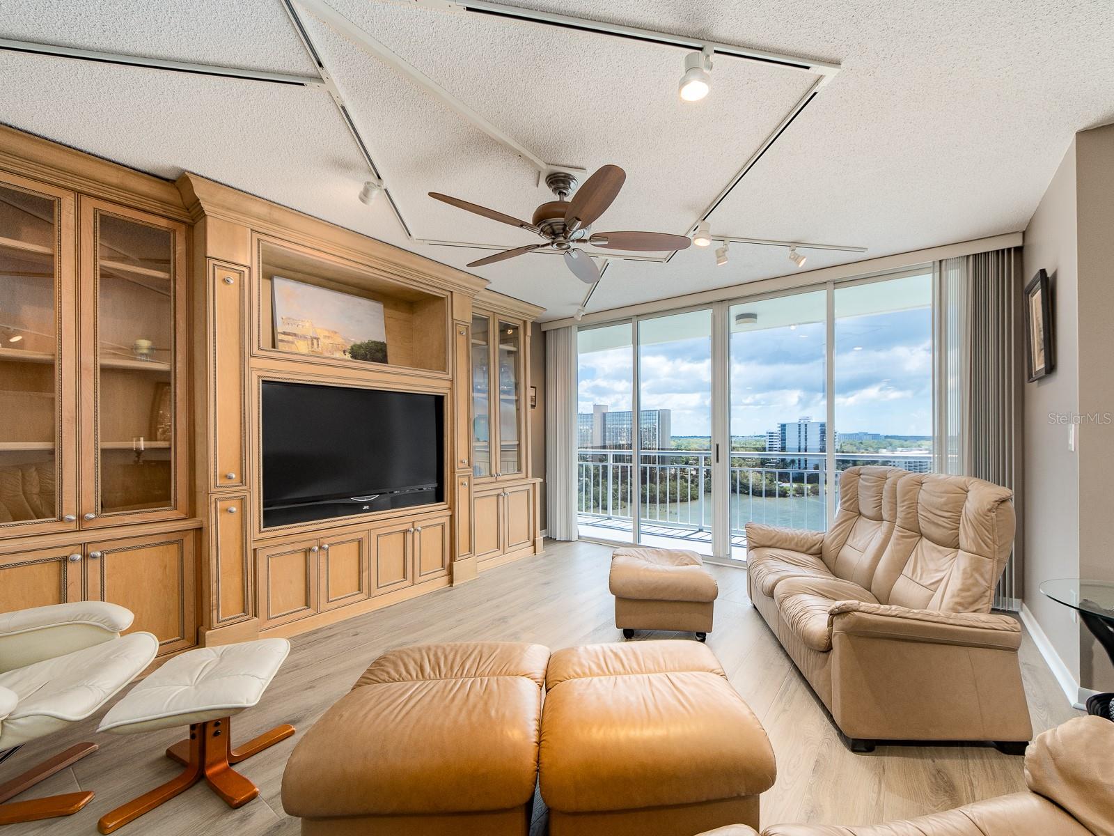 Image 11 of 58 For 100 Pierce Street 1205