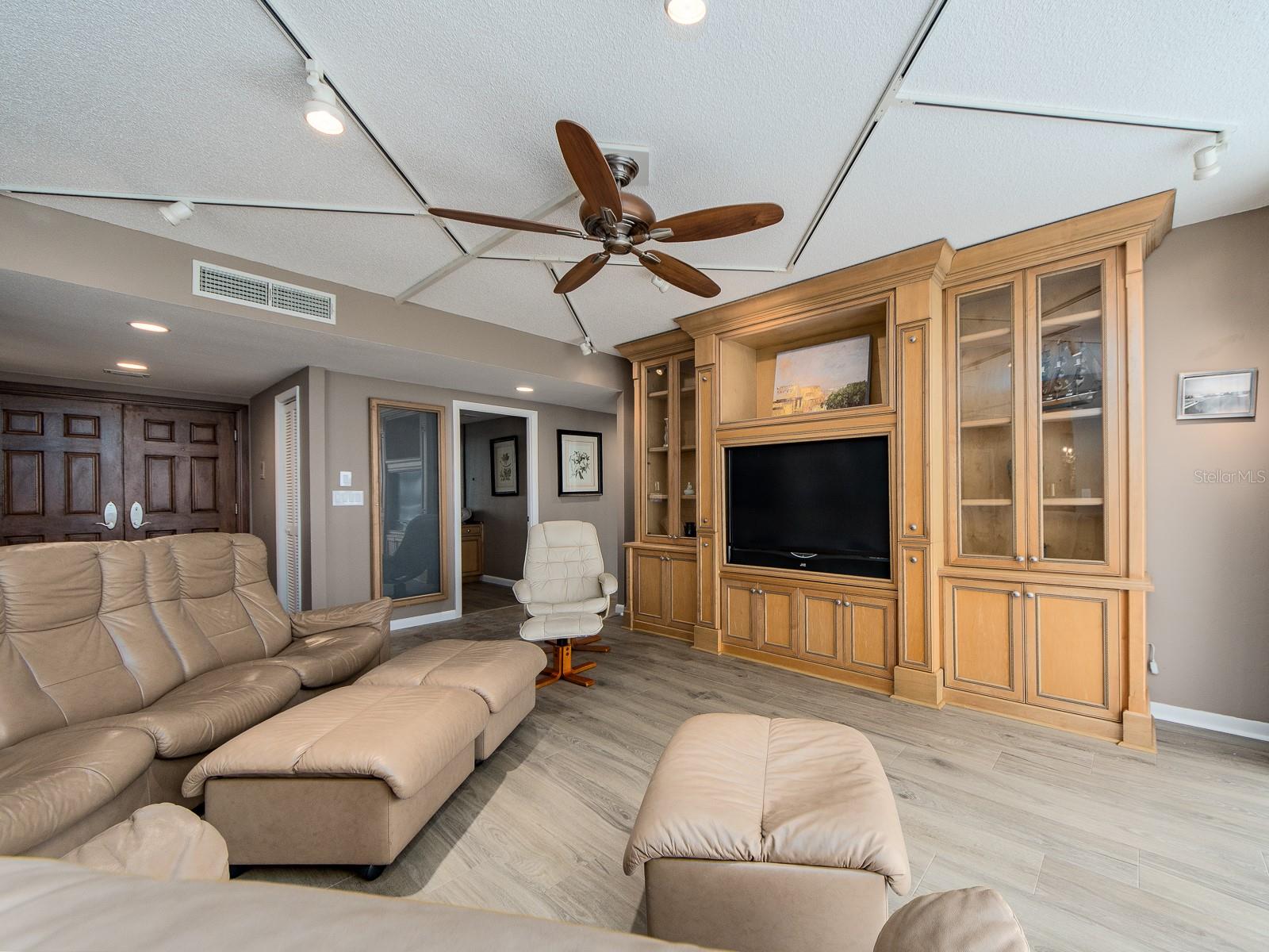 Image 12 of 58 For 100 Pierce Street 1205