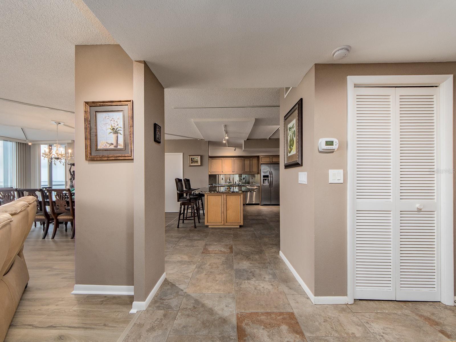 Image 14 of 58 For 100 Pierce Street 1205