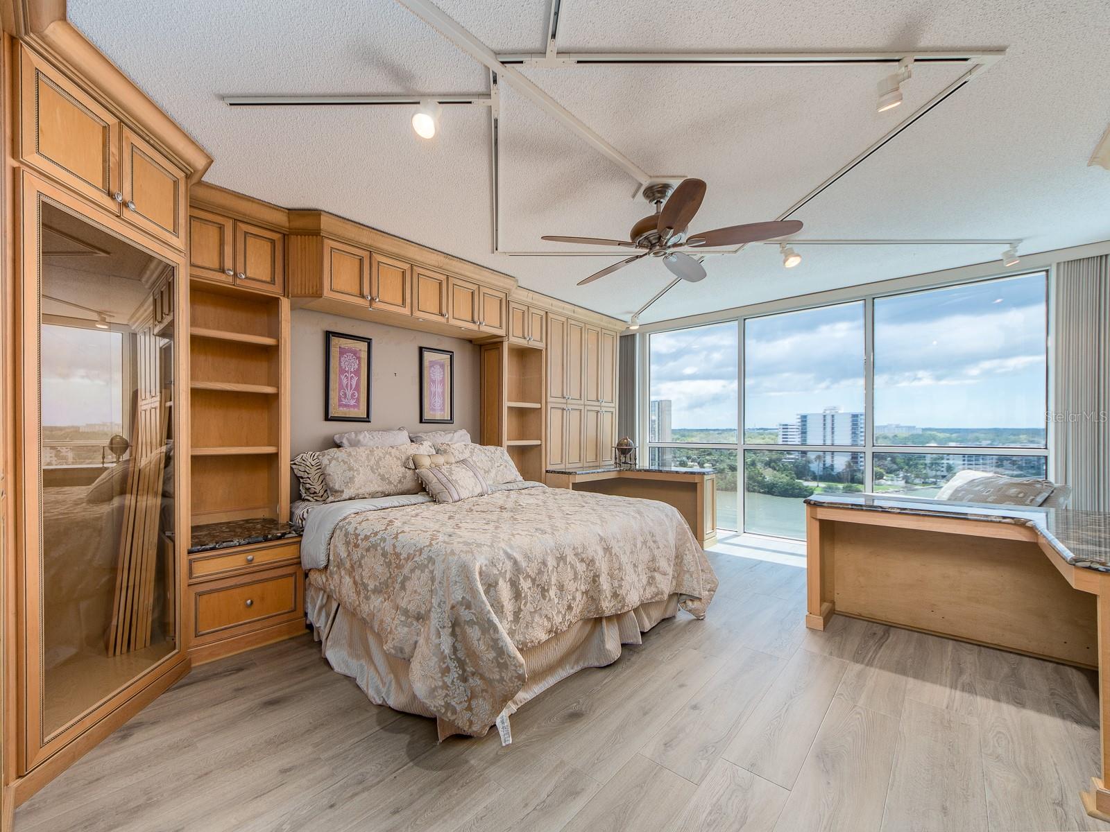 Image 23 of 58 For 100 Pierce Street 1205