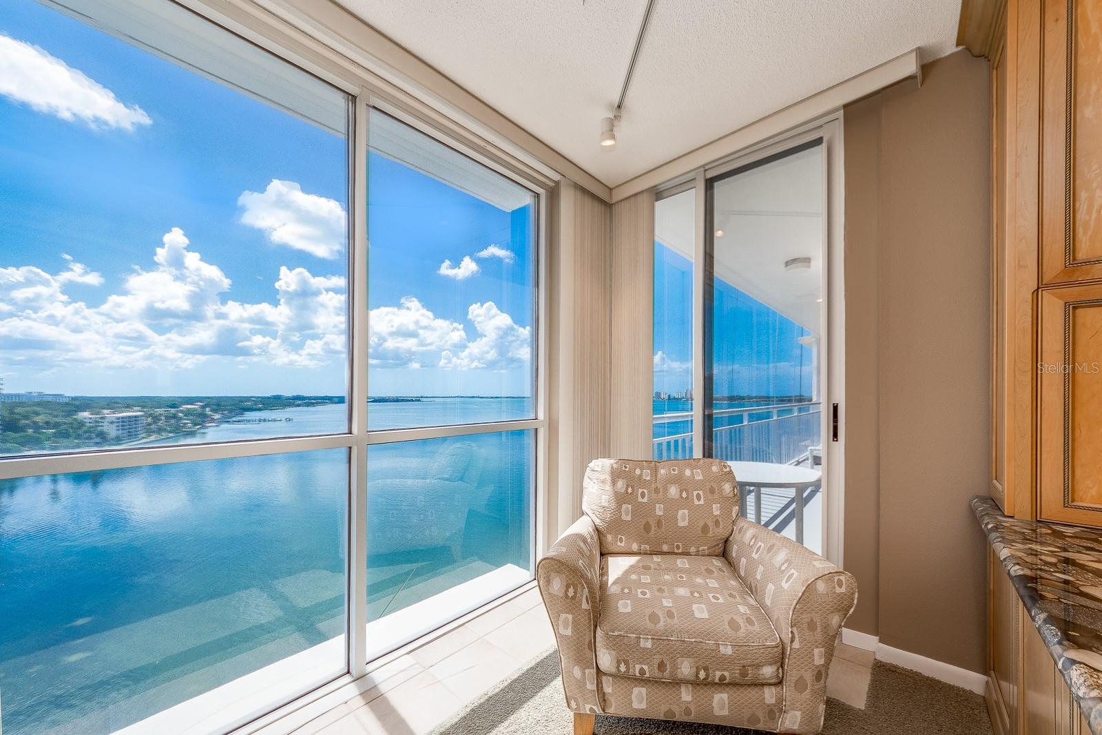 Image 24 of 58 For 100 Pierce Street 1205