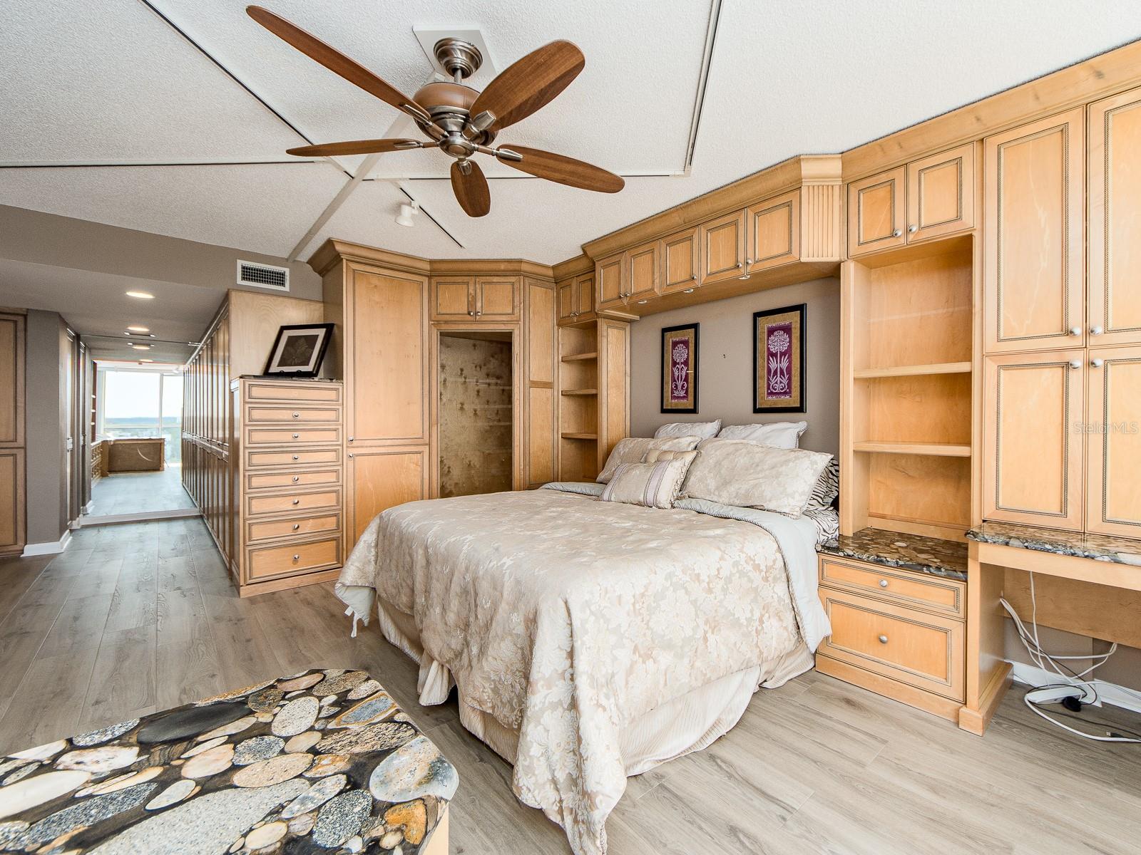 Image 25 of 58 For 100 Pierce Street 1205