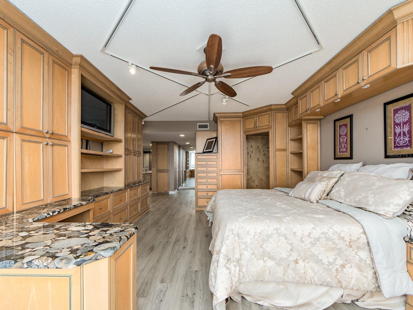 Image 26 of 58 For 100 Pierce Street 1205