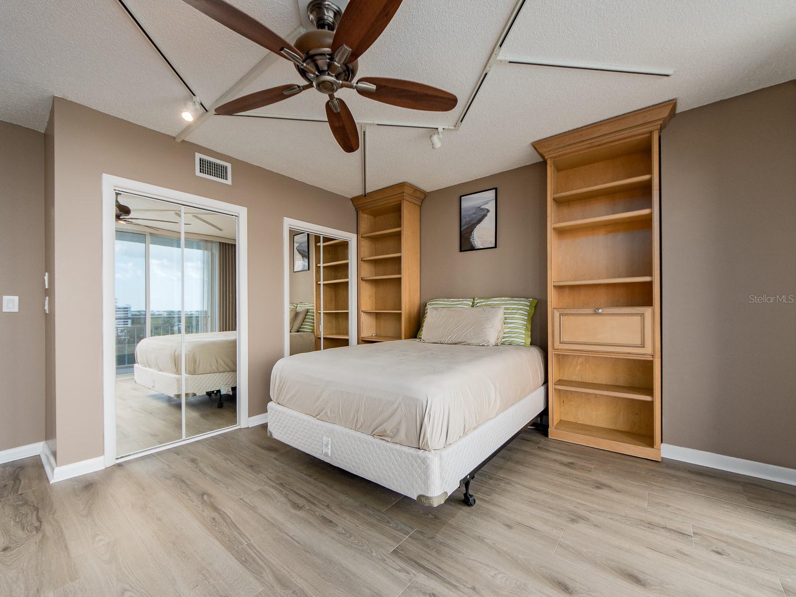 Image 42 of 58 For 100 Pierce Street 1205