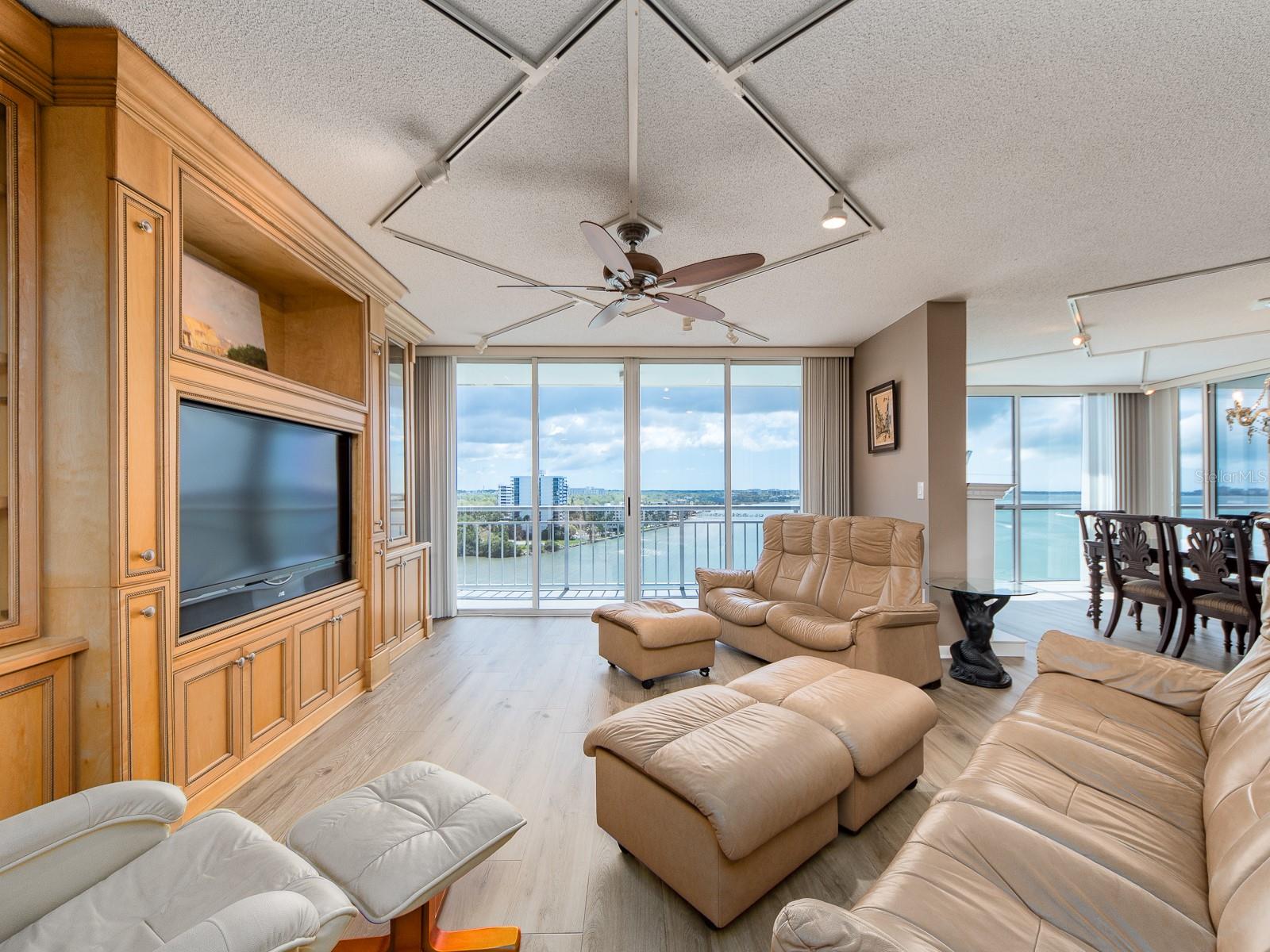 Image 8 of 58 For 100 Pierce Street 1205