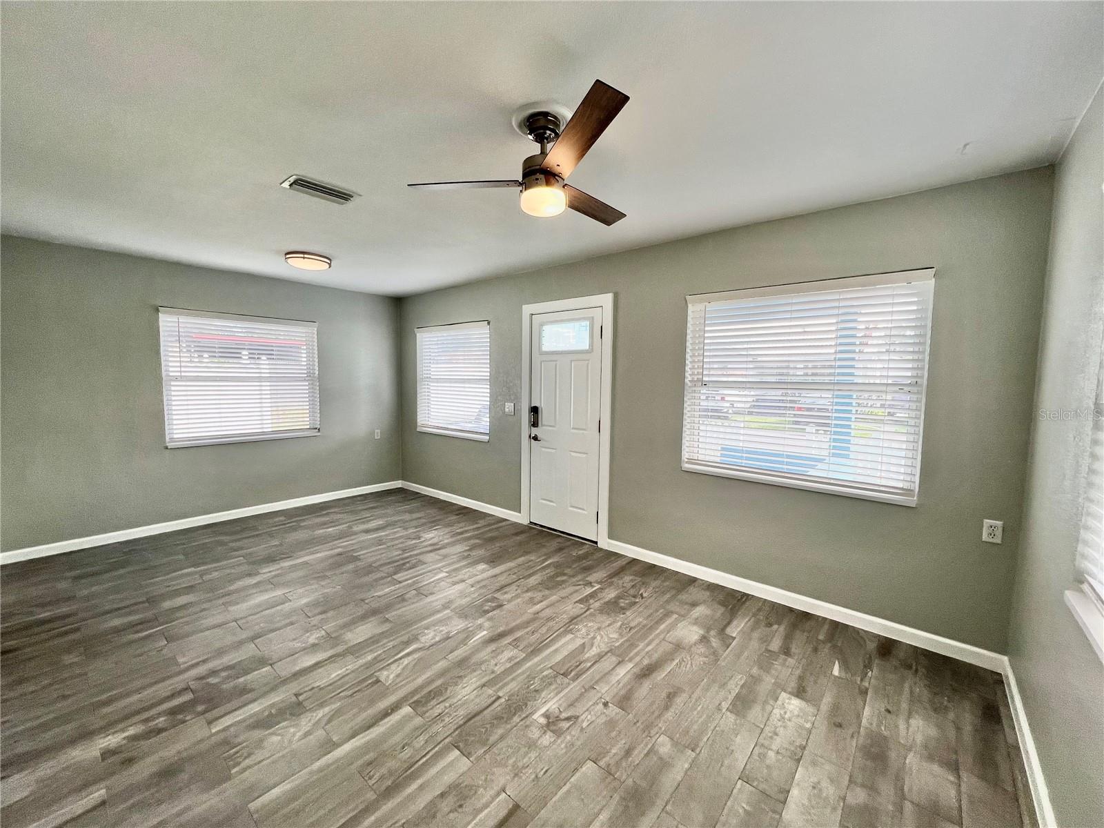 Image 6 of 24 For 107 Minnehaha Street