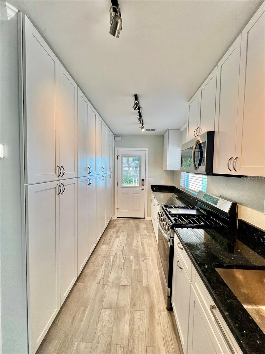 Image 9 of 24 For 107 Minnehaha Street