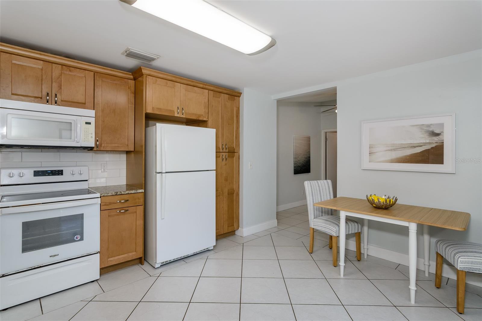 Listing photo id 9 for 2221 Cypress Point Drive E