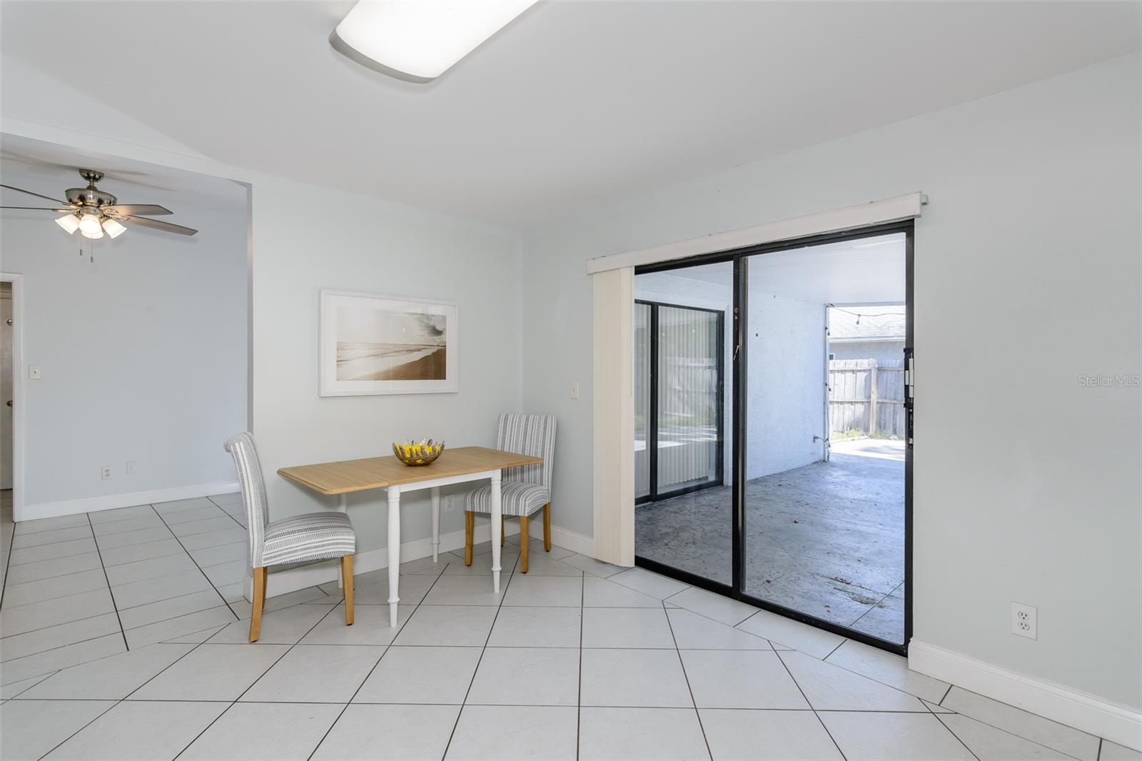 Listing photo id 11 for 2221 Cypress Point Drive E