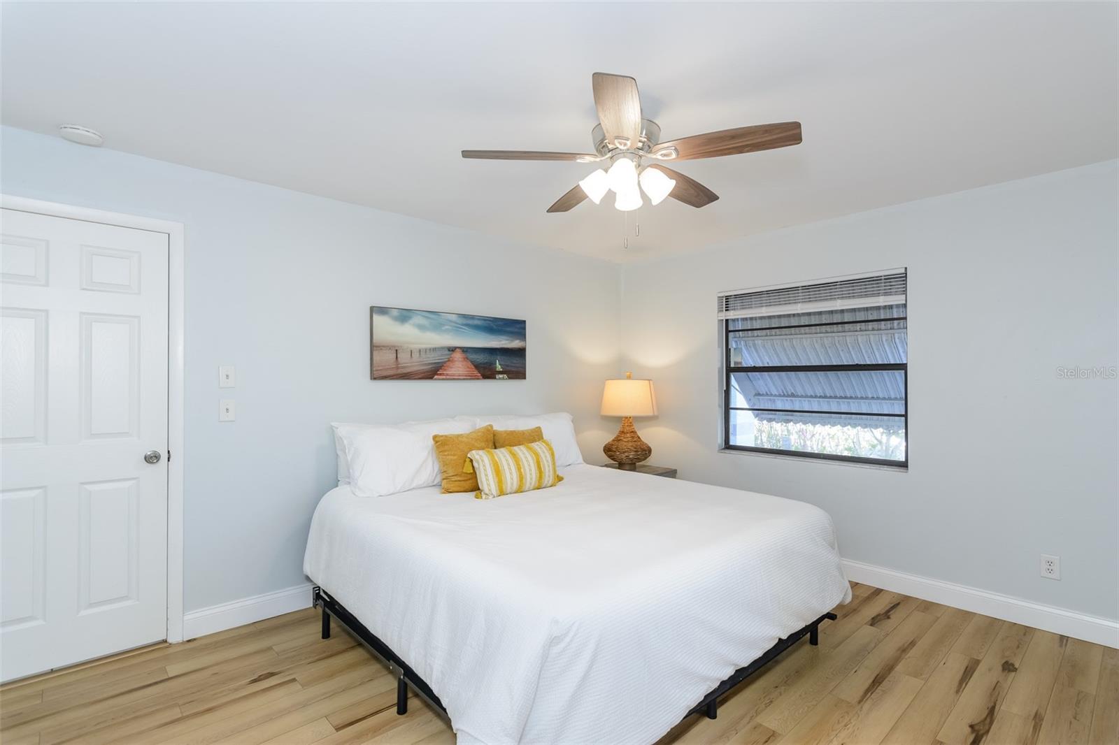 Listing photo id 12 for 2221 Cypress Point Drive E