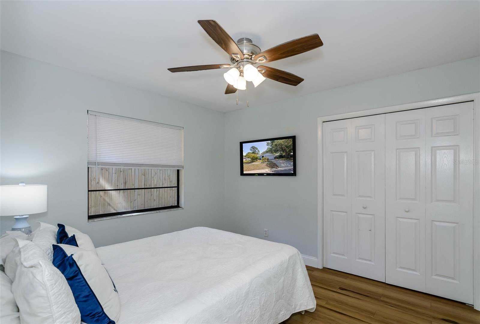 Listing photo id 15 for 2221 Cypress Point Drive E