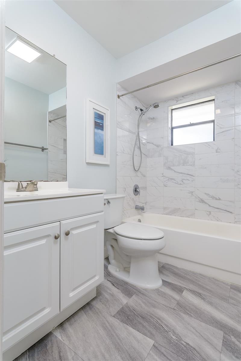 Listing photo id 17 for 2221 Cypress Point Drive E