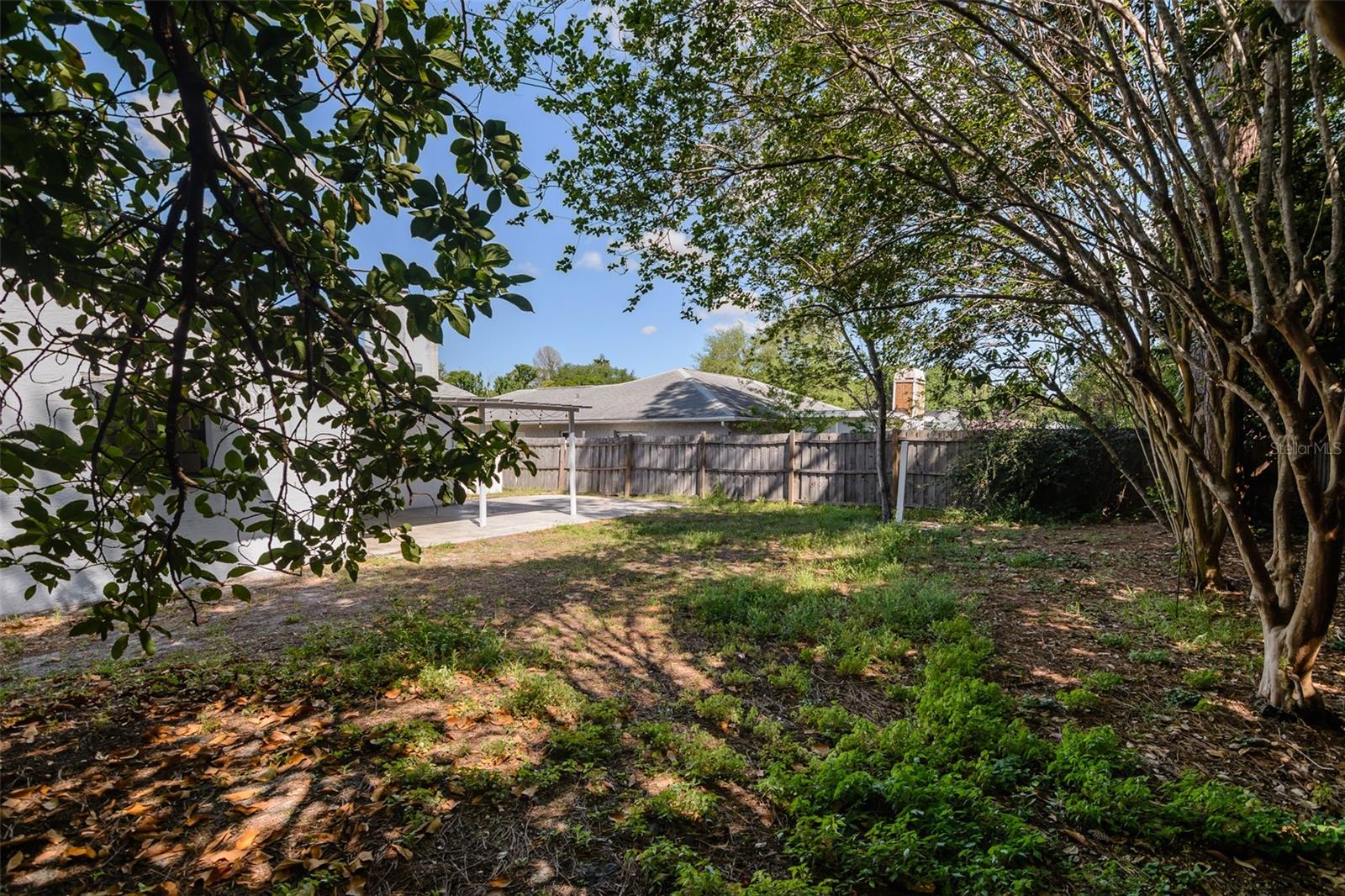 Listing photo id 30 for 2221 Cypress Point Drive E
