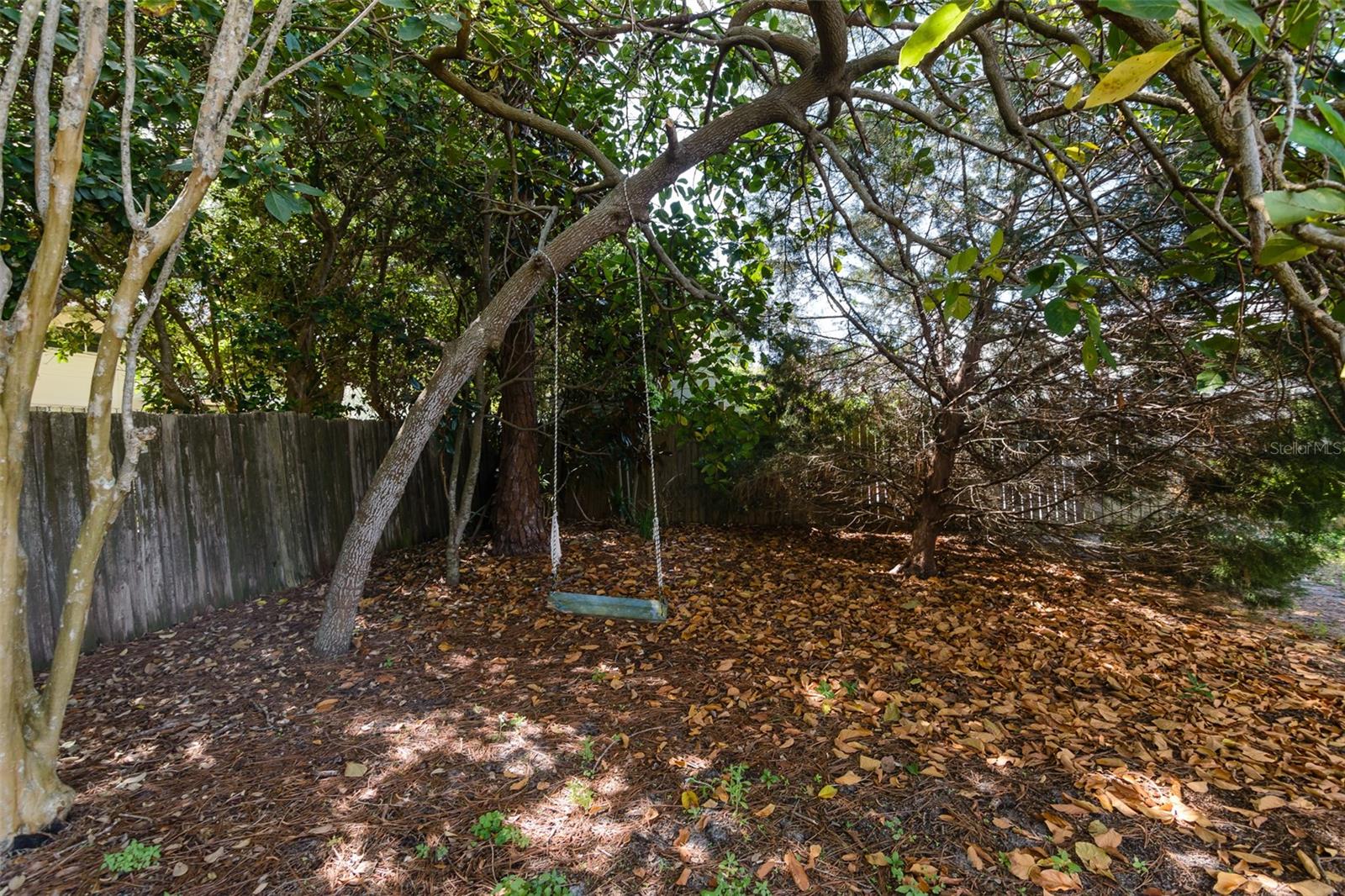 Listing photo id 31 for 2221 Cypress Point Drive E