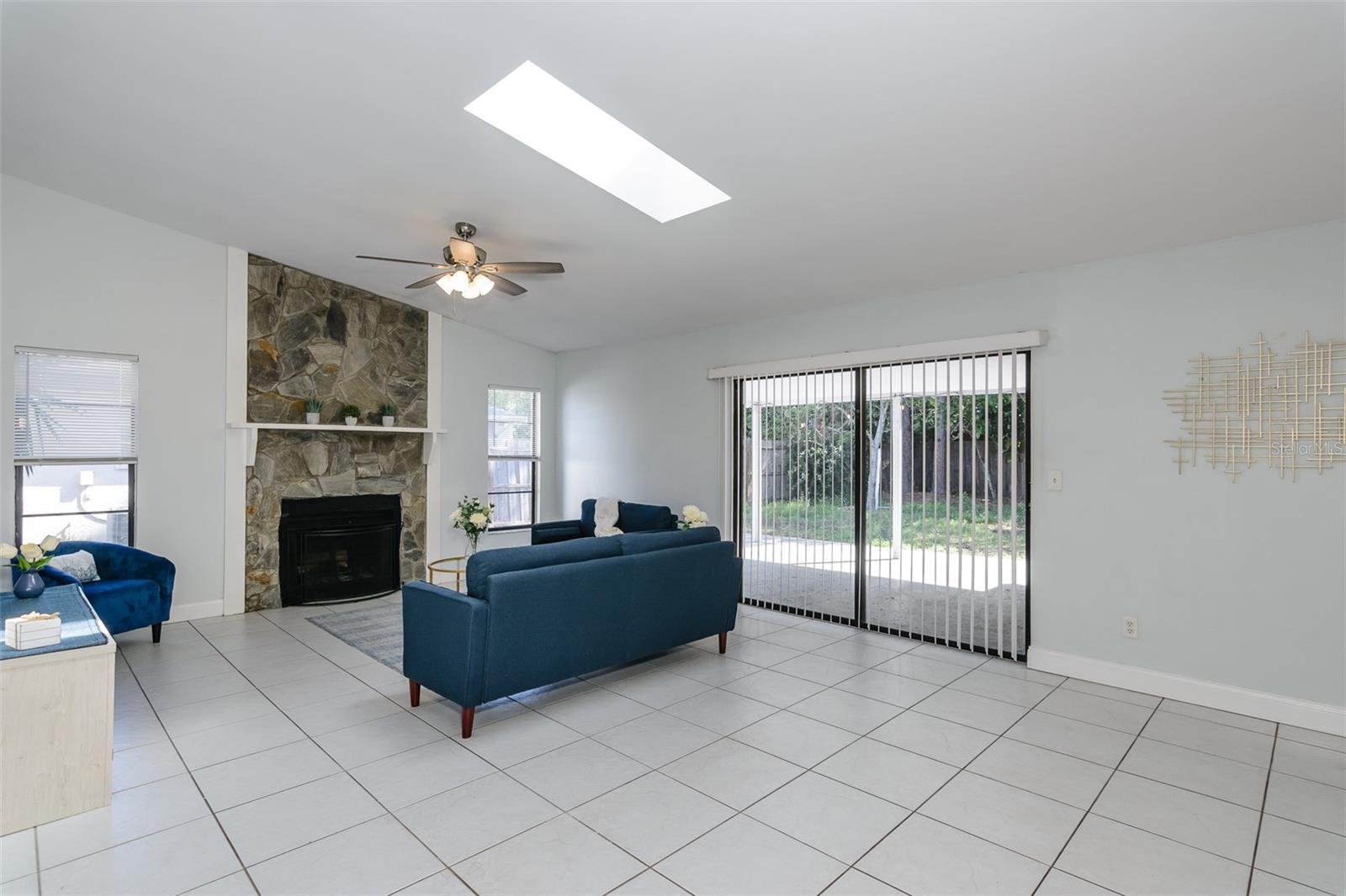 Listing photo id 2 for 2221 Cypress Point Drive E