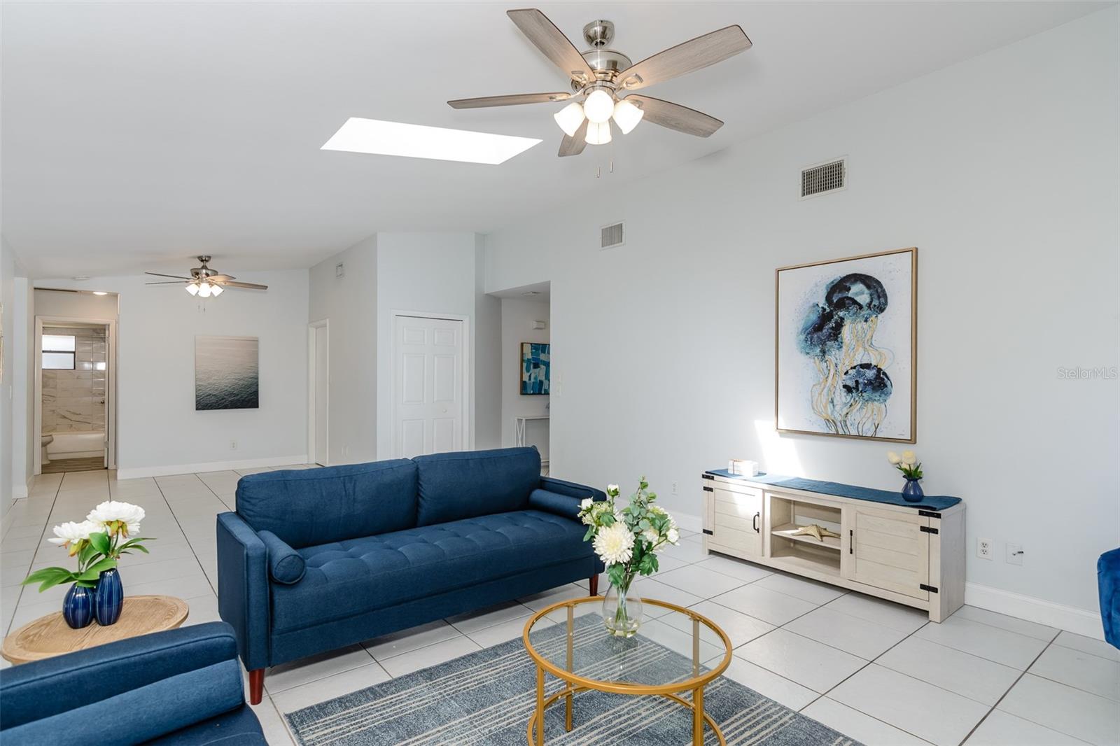 Listing photo id 5 for 2221 Cypress Point Drive E