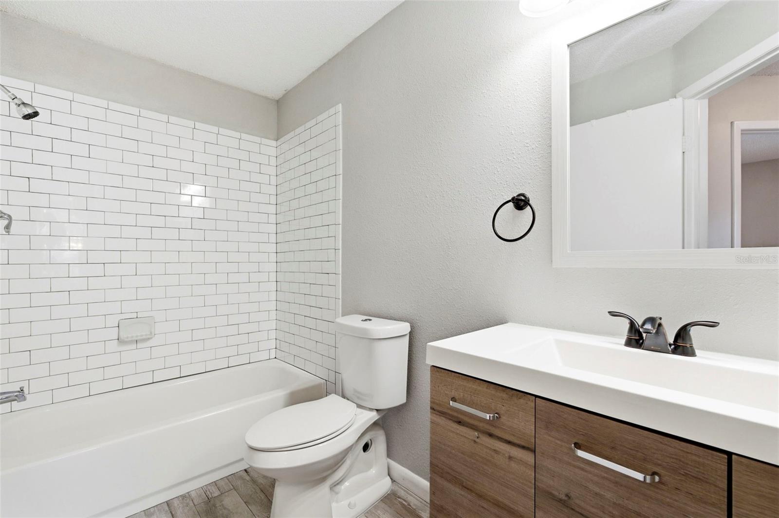 Image 41 of 67 For 1925 Redbridge Drive