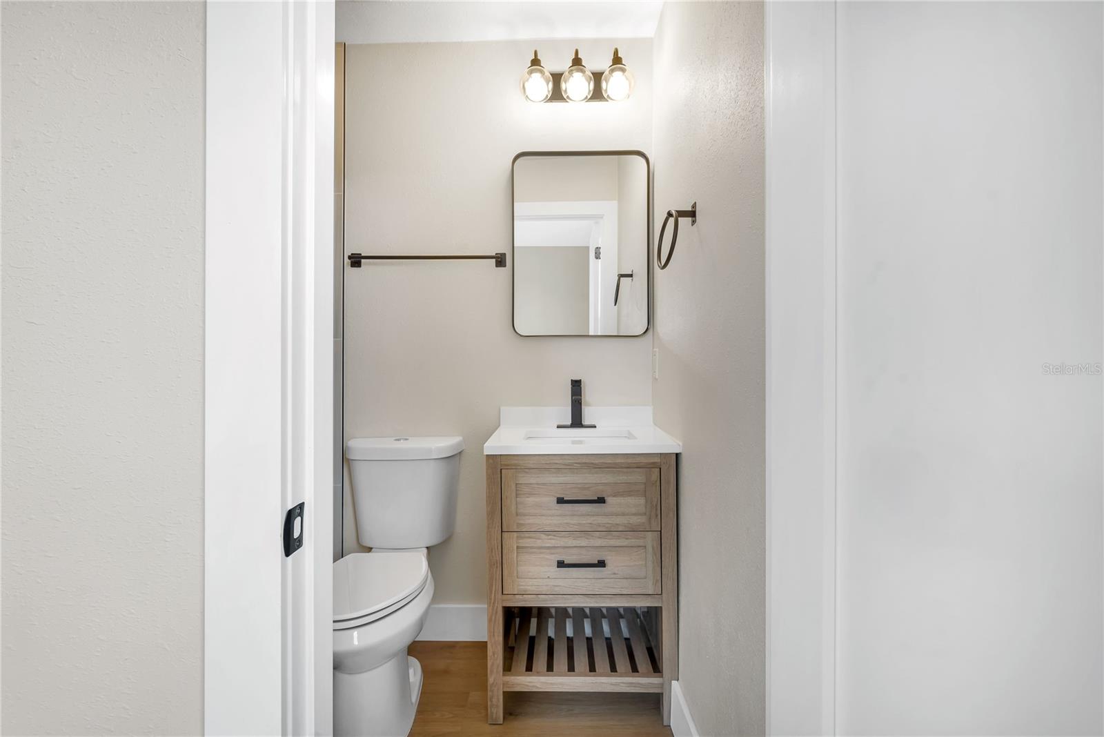 Image 22 of 31 For 1807 Cluster Avenue