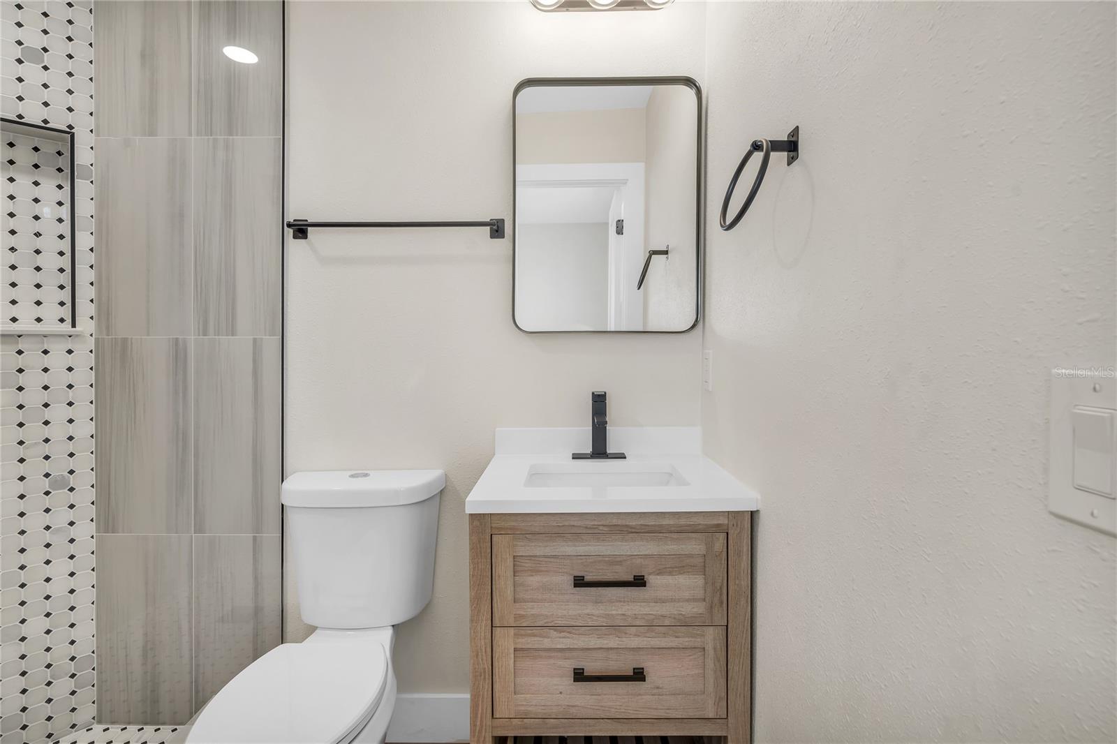 Image 23 of 31 For 1807 Cluster Avenue