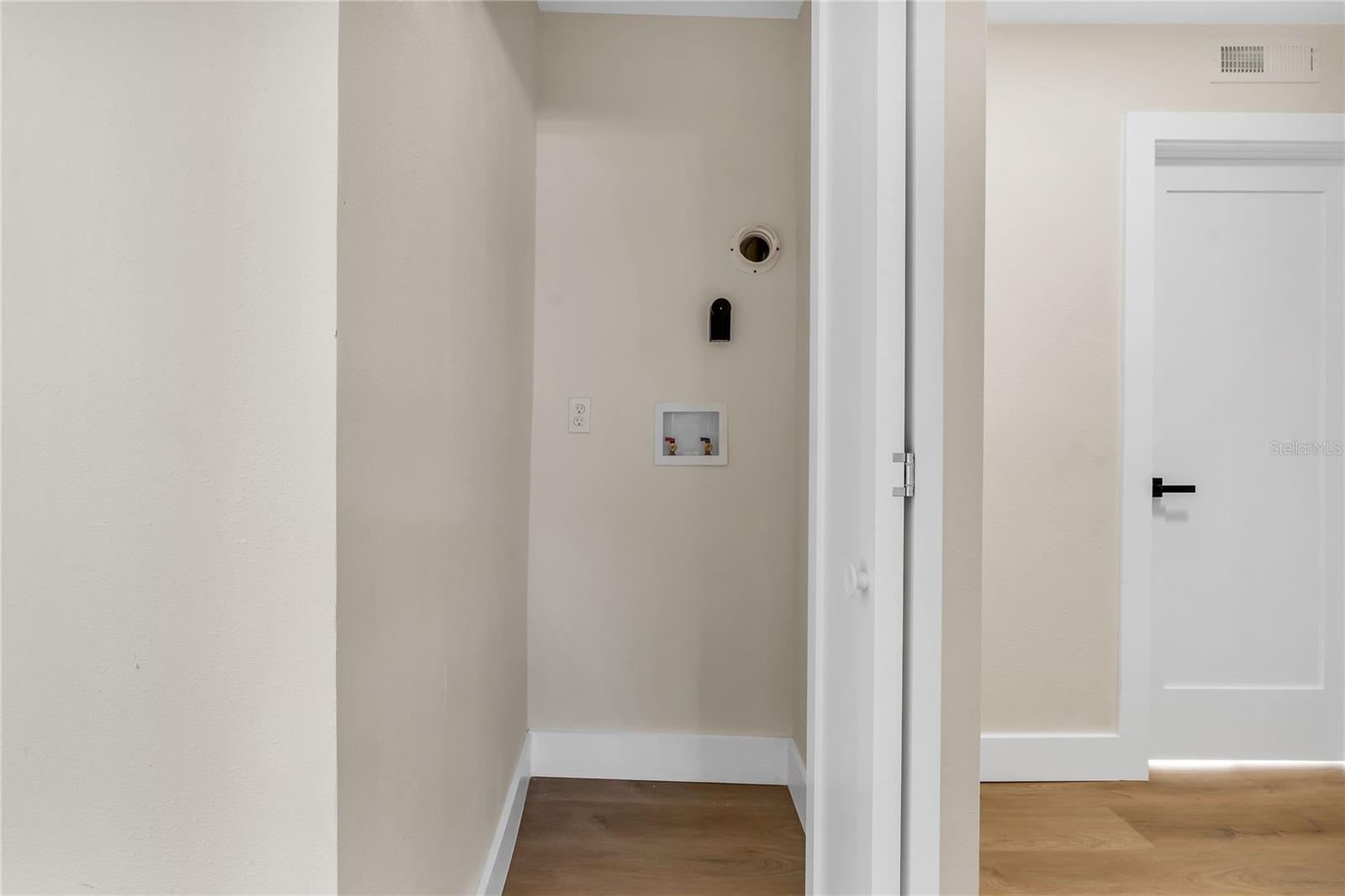 Image 27 of 31 For 1807 Cluster Avenue