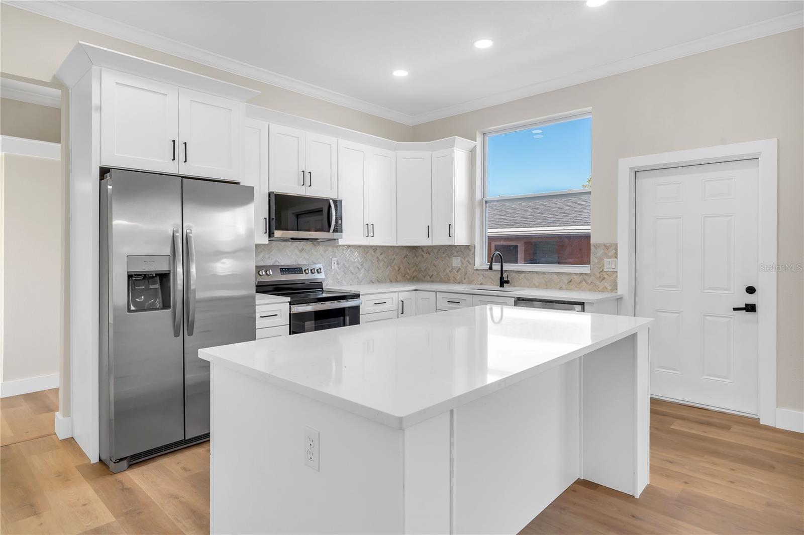 Image 5 of 31 For 1807 Cluster Avenue