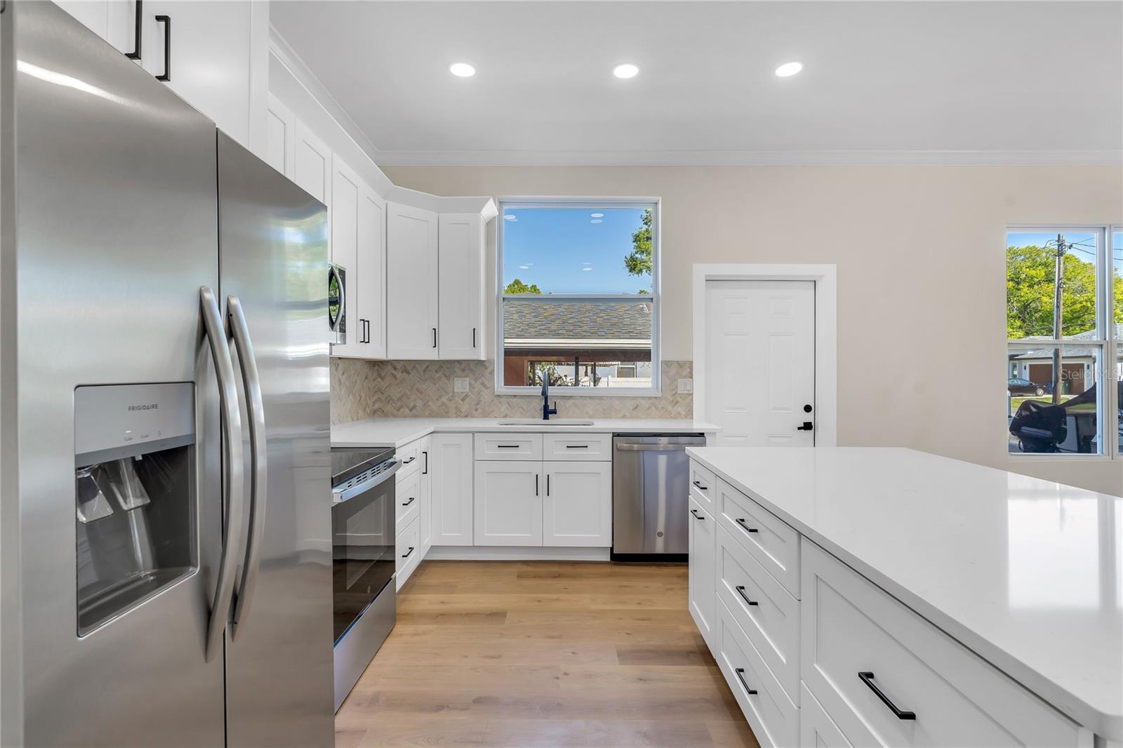 Image 6 of 31 For 1807 Cluster Avenue