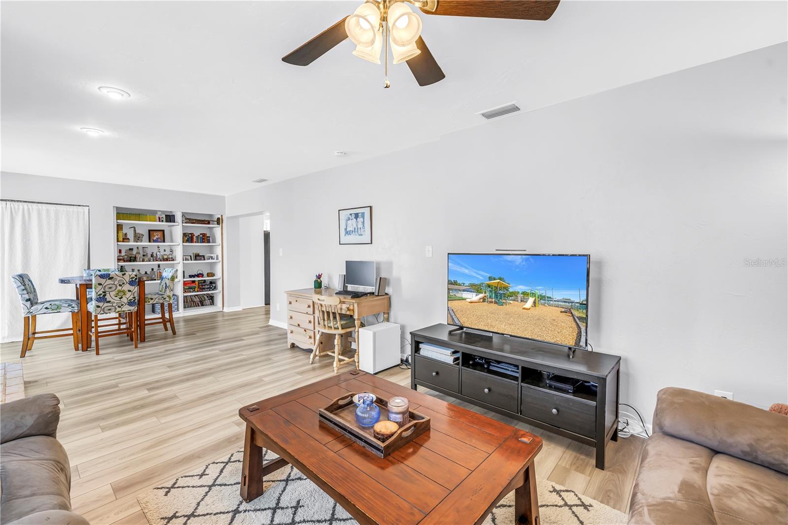 Image 21 of 41 For 5581 96th Terrace N