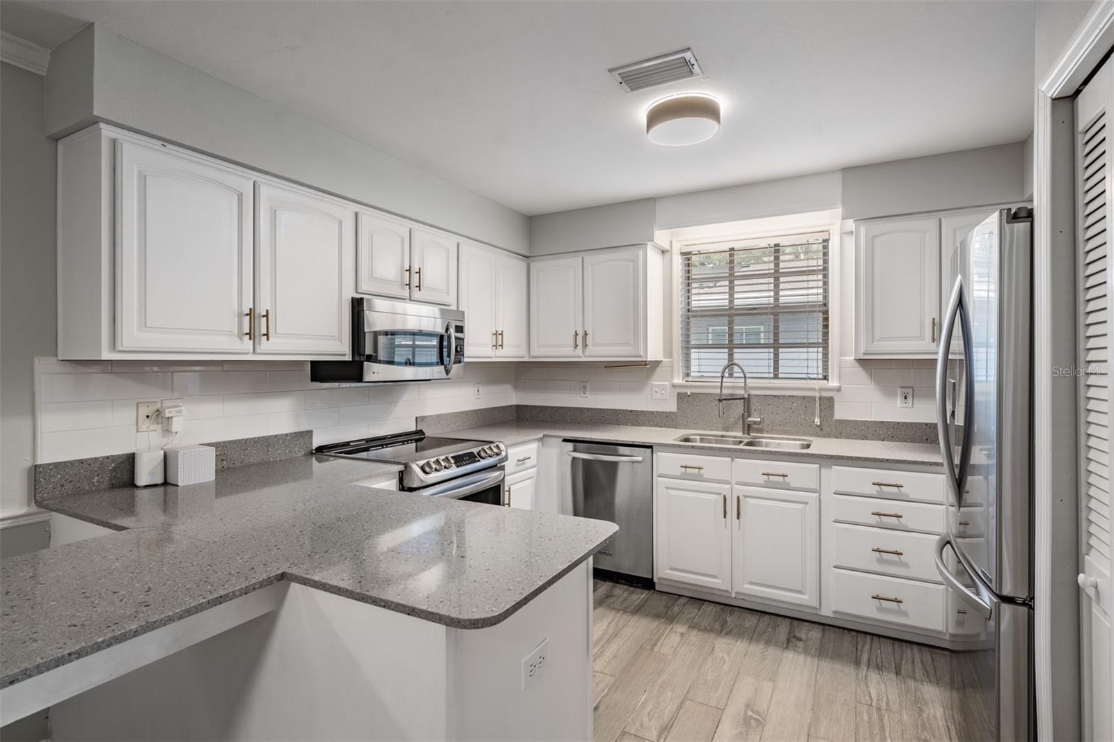 Image 12 of 57 For 3220 Bay Villa Avenue